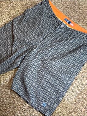 Quiksilver Men's medium plaid green and black shorts casual summer shorts